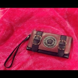 Supernatural wristlet